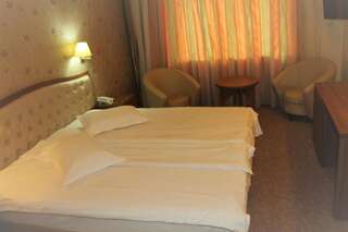 Отель Hotel Crisalpin Пояна-Брашов Двухместный номер с 1 кроватью или 2 отдельными кроватями-3
