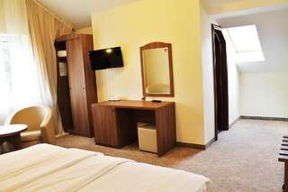 Отель Hotel Crisalpin Пояна-Брашов Двухместный номер с 1 кроватью или 2 отдельными кроватями-14